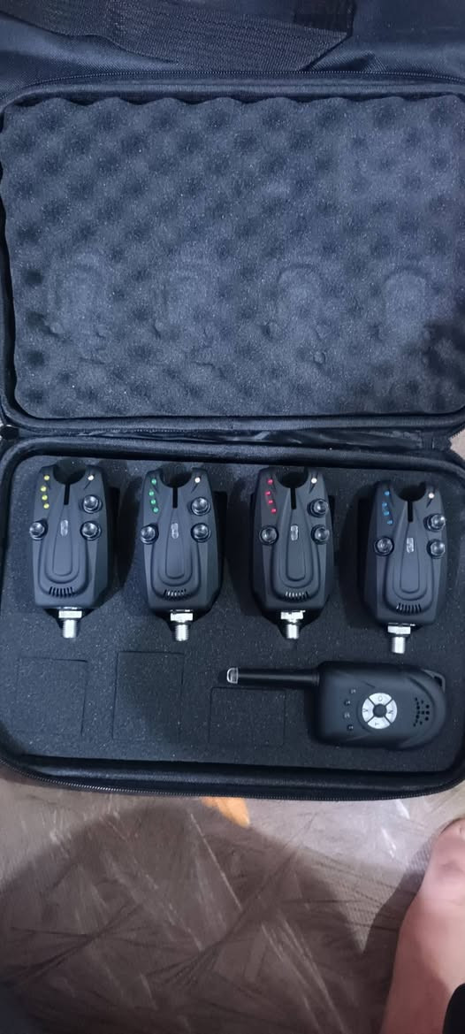 للبيع
استاند 
جهاز انذار وحساسات 
ثلاث قطع مامستعمال 
نضافه فول 
استاند مال ثلاث اسبنرات 
وجهاز اندار  اربع قطع وبي جهاز ارسال بعد من 130متر 
الي يريد***********
