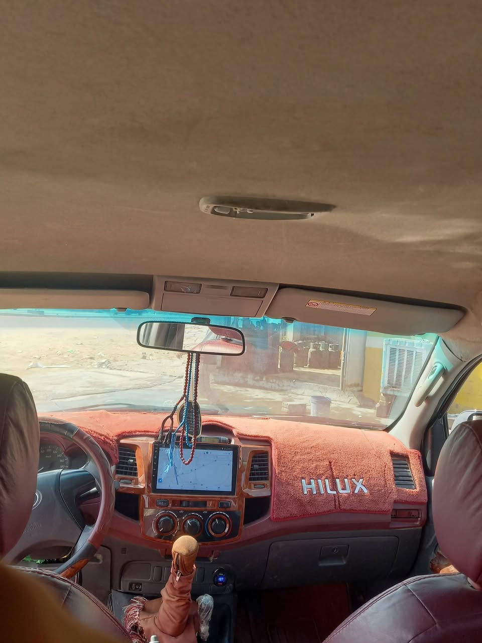 هايلوكس فيرويل 2012 بانزين محرك جديد السيارة مصبوغة عام وجاملق والتكم اليسر فقط والشراي اي استفسار على رقم واتساب ***********
