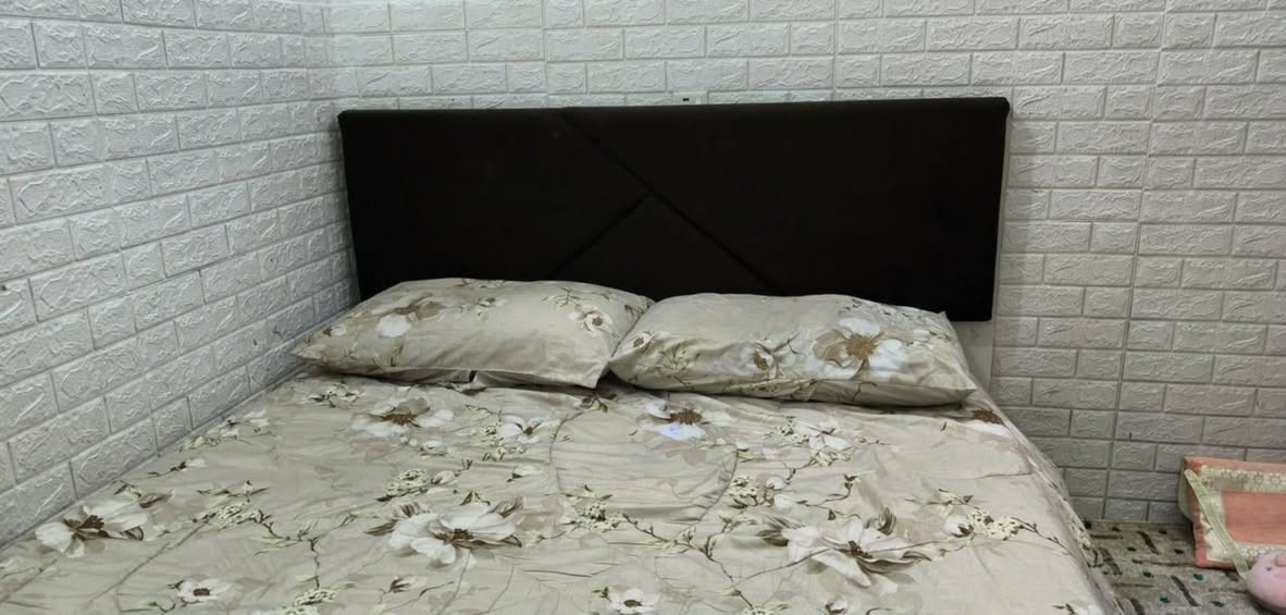 سلام عليكم غرفه نوم تركي اصلي نظيف جدا 5 قطع ويا دوشك 6 قطع كنتور 6 باب مترين ونص سعر ويا توصيل وشد 450 العنوان كلار عدنه توصيل فقط خانقين جلولاء قره تبه سعديه كلمن يرده يتصل على الرقم ***********  عندي غير موديل هم
