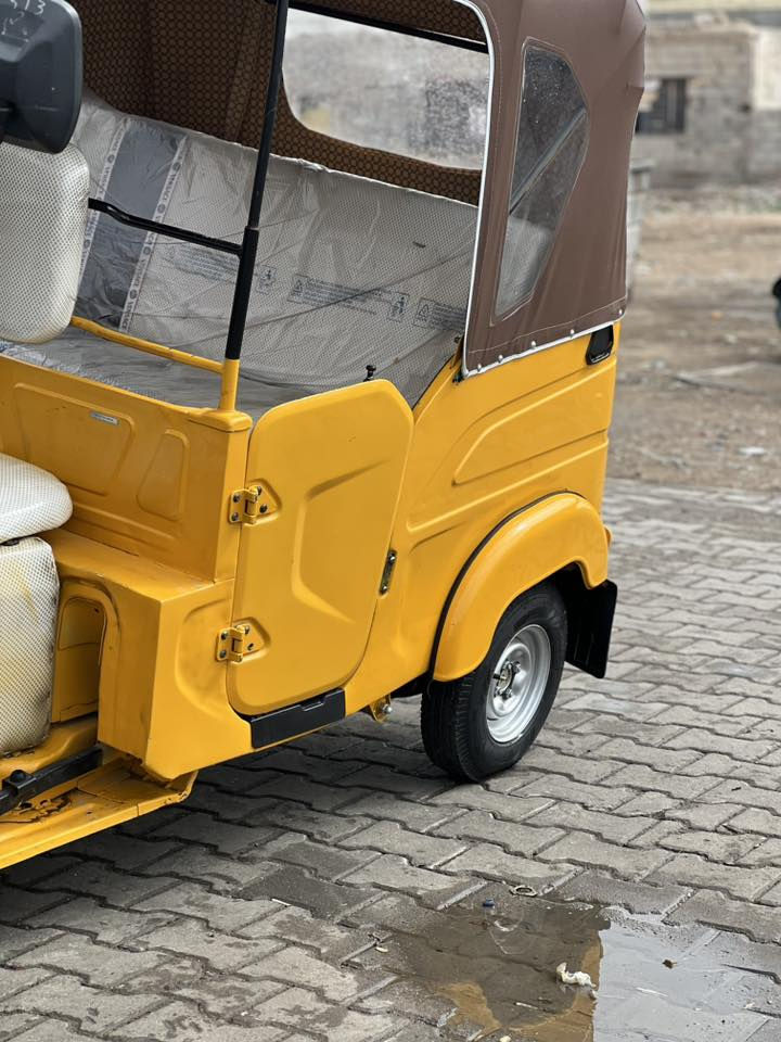 السلام عليكم تكتك 🛺 2021 رقم وسنويه (بغداد) تحويل ثاني يوم تكتك معمره عامه اي نقص ما بيه مكينه كير اكسن خير من الله للبيع مكاني بغداد المحموديه السعر (7 و250 ) وبيه مجال 
***********
***********
