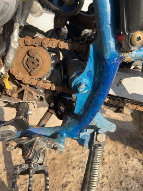 قفاز للبيع السعر 1,200,000وبيه مجال اوراق فقط ورقه كارتونيه محرك مكفول موديل 24