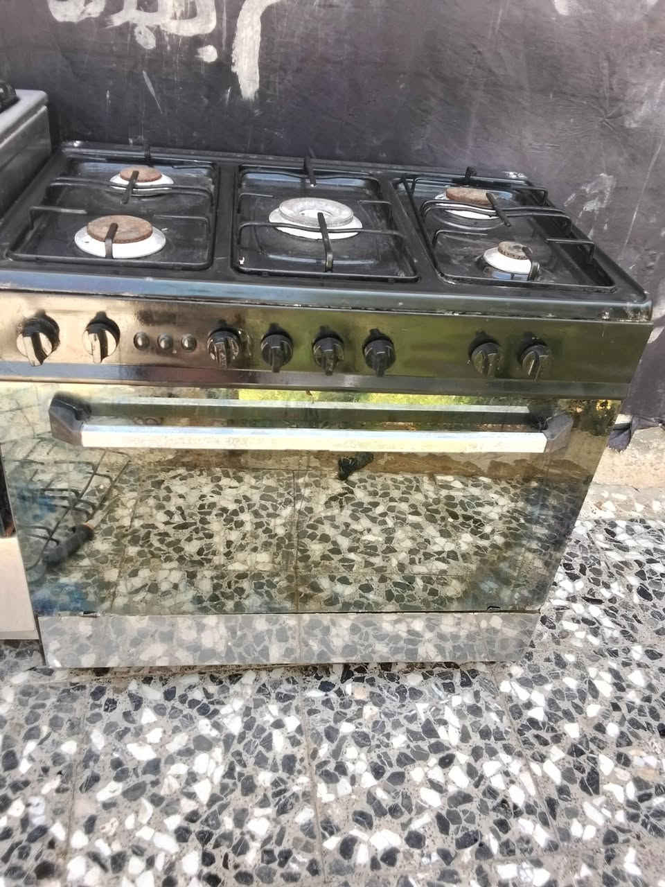 طباخ اصلي لون اسود شرط الشغل وشرط ناره خضره وشغال كله فرن فوك وجوه وشرط الضمان بسعر 110 وبيه مجال بسيط اليريده يراسلني اويتصل ويدلل مكاني الاحرار توصيل موجود حسب الأتفاق راسل اواتصل والطباخ بيه ضمان صيانه لمدة شهرين ***********
