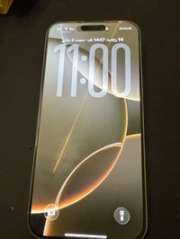 آيفون ١٦ برو ماكس • ٢٥٦ • عدسة مكسورة