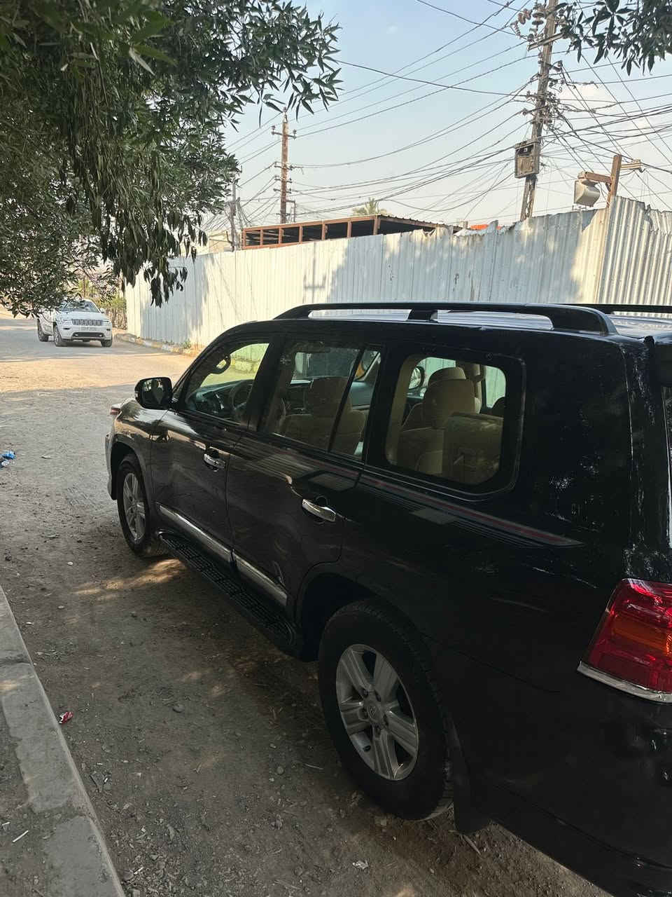 السلام عليكم
لاندكروز  GXR شركة sas فول
موديل 2014
ماشيه 175 كيلو متر
6 سلندر
بيه ربع جاملغ امامي ايمن صبغ
شويه جراد بالبنيد والقماره
رقم اربيل تحويل مباشر راعيه بغداد او وكاله 
السعر 353 ورقه وبيه قليل
المكان بغداد - البلديات
***********
