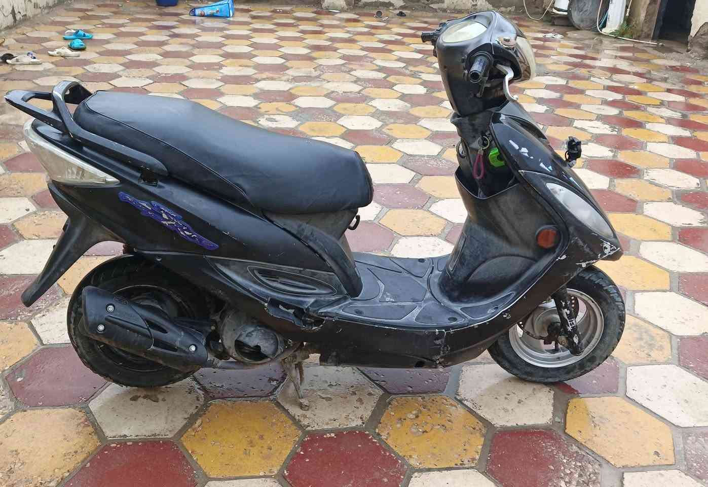 السلام عليكم درجة جي فور
دراجه كهربائية كلها شغاله 
دراجه مفتوحه 
السعره   (350)
 وبيه مجال  
المكان ناصريه مركز 
***********
