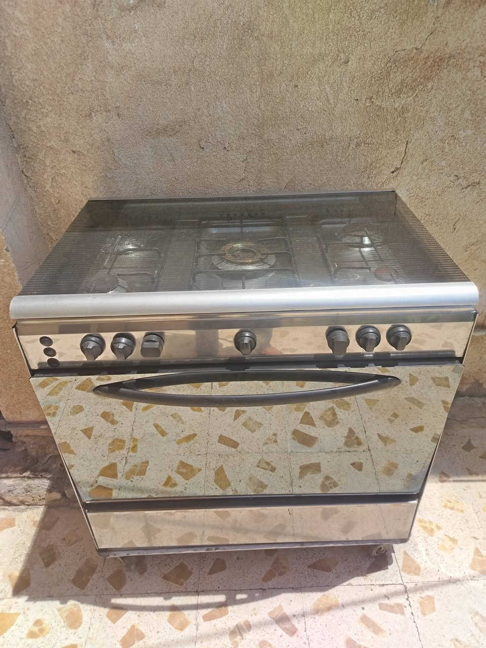 طباخ نضيف كلو شغال الفرن والمشاعل 
السعر  ١٢٥


**إذا كنت صاحب هذا الإعلان وتريد حذفه لأي سبب، رجاءا أرسل رسالة إلى الدعم الفني**