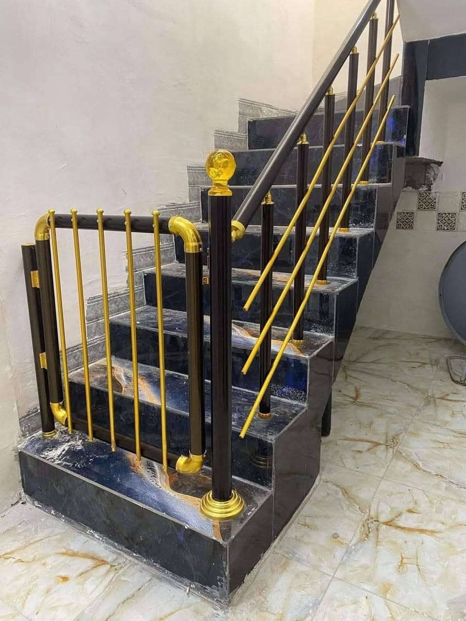 محجرات المنيوم تركي بضمان فعلي       عرض خاص لخمسه أيام فقط  
ملاحظه الاسعار بيه مجال يدلل علينه ابو البيت 
نوع المقطع اولسان                        
سعر المتر الدائري ( 40000 الف ) 💥
سعرالمتر العدل ( 330000الف) ( ملاحظه) جميع الالوان ) 🌈
سعر المتر 3 خطوط (30000).
ضمان فعلي/ 10سنوات ⚡️كرسته وعمل ونقل🏡
سعر الرمانه الديكور ( 2000 دينار ) 🇹🇷
 
  ( ملاحظه ) تتاكد من نوع المقطع والكيج اذا مو نفس المواصفات المذكوره يرجع الكادر. 📴
محجر المنيوم تركي ( مربع ) 🇹🇷
سعر المتر( 75000 الف )  جميع الالوان.  
سعر المترمربع الارجل ( 50,000الف ) 
محجر جام( cnc ) تركي 🇹🇷 
 جام 10 ملم مقسئ 
سعر المتر (55000)الف ) 🪞💢
ضمان 20/سنوات 💯
(سعر البايه (18)الف للعرنوص
سعر الدنك 120 الف 
كافه انواع الابواب والشبابيك الالمنيوم وcnc 
باب صحيات بانواعه والالون 
عمل كاشوانيه غنينه الغاز 
كاشوانيه احذيه 
ملاحظة) اذا عندك درج تريد تسويله محجر وتريد تعرف شكد يكلف 💵بس صور الدرج مقطع فيديو 📸أرسله على الصفحه او على الواتساب ونحسبلك التكلفه بالزايد شكد يكلف ونرسلك الصور والموديلات 🎞️
#خليك_بالبيت 🏠 احنا نجيك 
الاسعار تشمل كربلاء والاقظيه والنواحي.  ⚜️
مستعدون لتنفيذ كافه اعمال المحجرات للشركات والدوائر الحكوميه والاهليه وباسعار تنافسيه وكوادر ذو خبره عاليه 

لايك للصفحة👍 ليصلكم كل ماهو جديد 🆕
للتواصل ارسال رساله✉️ او الاتصال بنا  ☎️ 

( واتساب ) *********** ♻️ اتصال*  

( ومن الله التوفيق ).      (  الديكورات  والسقف بنواعهاا )
