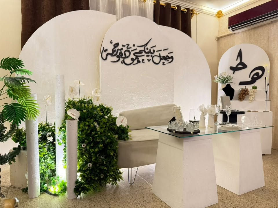للبيع ماعدا الشازلون والورد ***********
