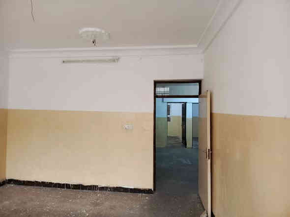 دار للأيجار مساحة 200مترفي حي المغرب خلف حمام اليرموك طابقين أربع غرف نوم وهول وصحيات في الطابق الثاني وغرفتين نوم وهول ومطبخ وصحيات واستقبال في الطابق الأرضي مكتب دار الأمين للعقار *********** ***********
