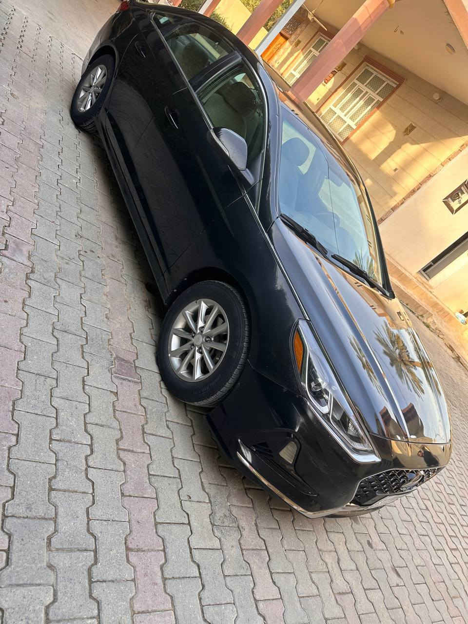 السلام عليكم  اخوان .هونداي سوناته 2018 لبيع وارد امريكي سياره نظيفه جدا  وخير من الله رقم بغداد اللماني مشروع وطني بسمي مكينه وكير مكفولات صدر امامي خلفي كفاله تبريد ثلاجه ضرر خشم البنيد فقط بدون  اي داخل .. وبيه قطعتين كلير باقي كفاله موصفات  تحكم ستيرن حهتين شفتات سرعه نظام سبورت وايكو مري شفط اشاير بالمري شاشه لمس كامره دولره رادار امامي خلفي ويل كروم  سياره جاهزه ونظيفه جدا لسعر 119 لشراي يتصل ***********
