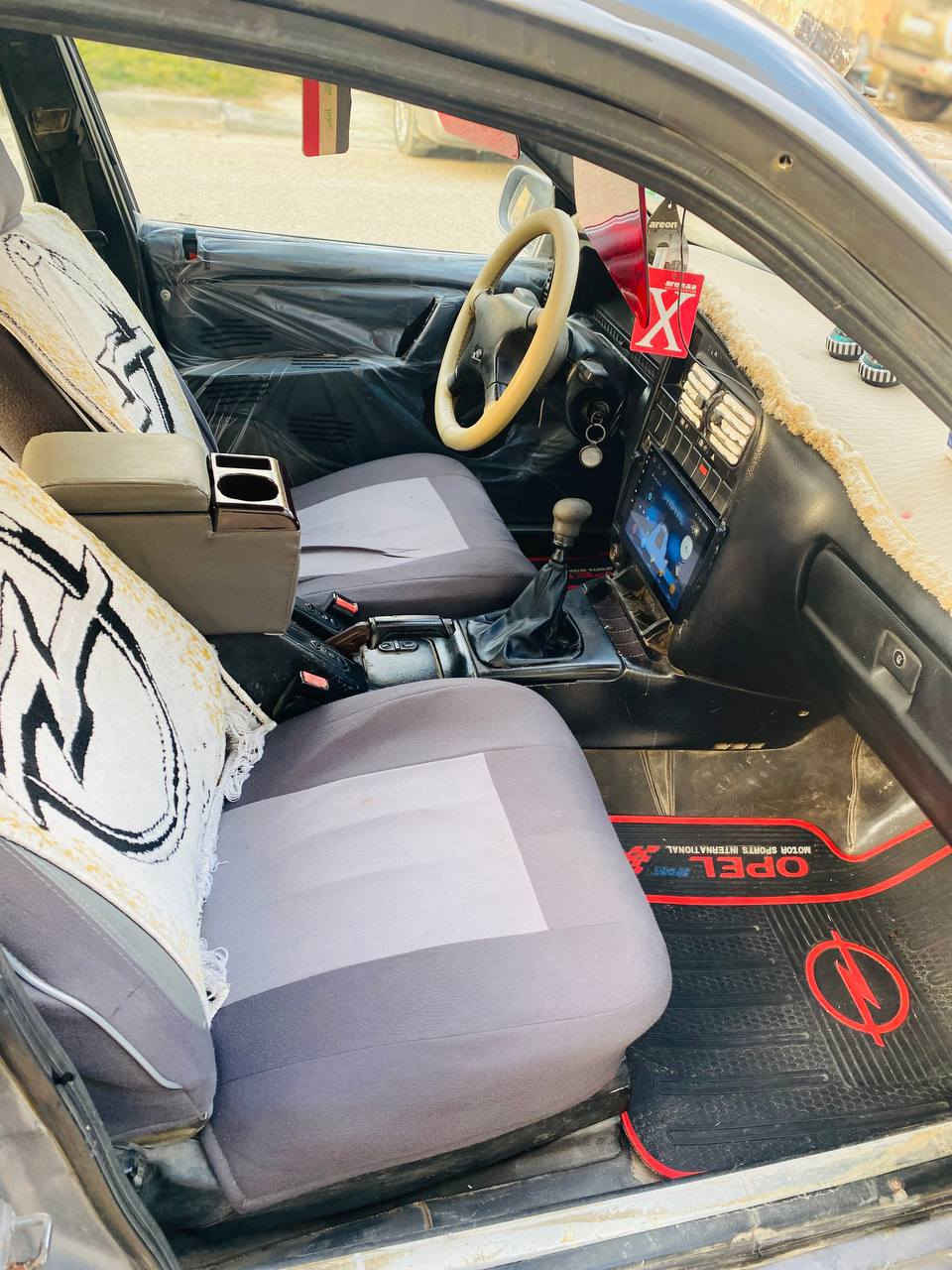 السلام عليكم اوبل اوميكا موديل 92 رقم بغداد حجم 20 مكينه جديده كير عادي صدر امامي  صدر خلفي جديد تخم تاير باتري جديد ارضيه كشنات تنته كله مدوشمه كهربائيات كله شغاله شاشه السياره مصبوغة عام فرن للجماليه السعر 37 وبيها مجال
***********
***********
