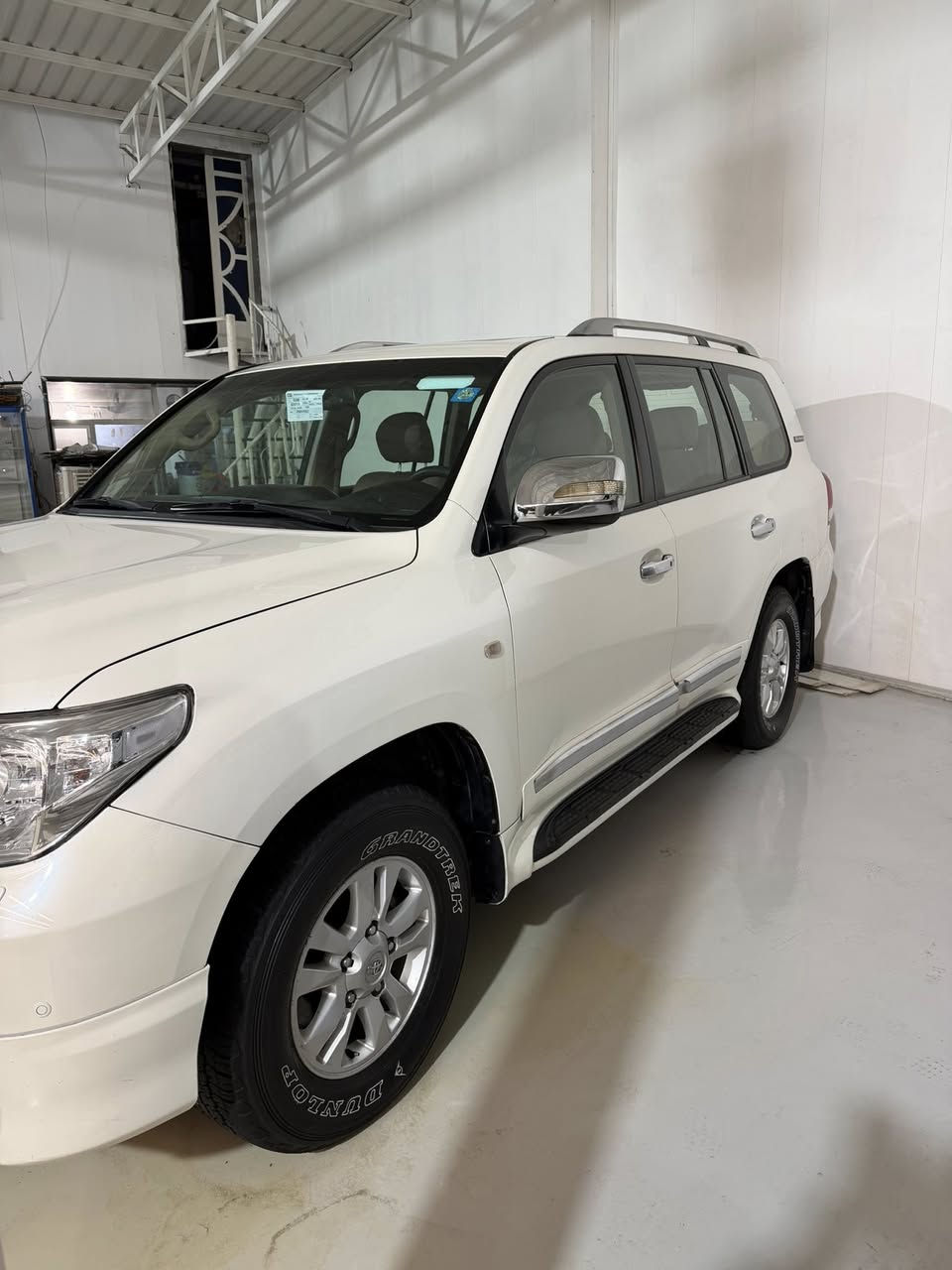 سلام عليكم لاندكروز ٢٠١١
ستينيه مكفوله كفاله عامه
مواصفات ؛ بصمه كراسي اماميه كهربائيه + تشغيل عن بعد 
فتحه وموصفات ستينيه معروفه 
السعر ٣٣٠ ورقه وبيه مجال
للاستفسار ***********
