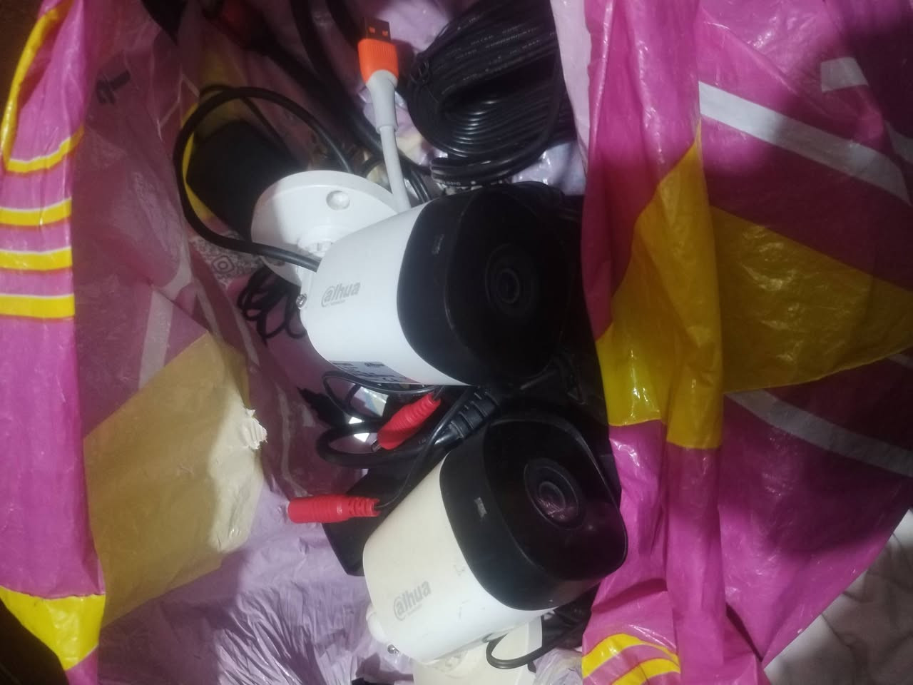 كامرات alhua العدد 2 مع جميع اغراضهن كلش زينات وقويات ومستعمله قليل الوحده بـ100 يعني 2 200 وماابيع بس وحده ثنينهن سويه والي يشتري يراسل الي مايريد رجاءً لايراسل
هذا رقم فقط واتساب ***********
