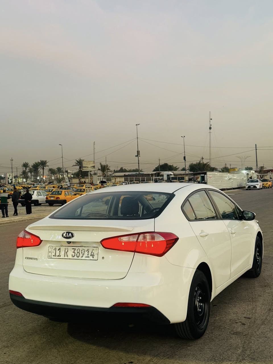 كيا سيراتو 2014 خليجي سعودي مكينه 2000 دوش
سياره مكفوله من الصبغ والضربه والتبديل بيه شويه
بارد بلباب الصدر سياره كلش جديده وكل نقص مابيه
تجي وتفحص سونار السعر 123 وبيه مجال بسيط 
رقم بغداد الجديد هزه جديد العنوان 
بغداد المشتل ***********
