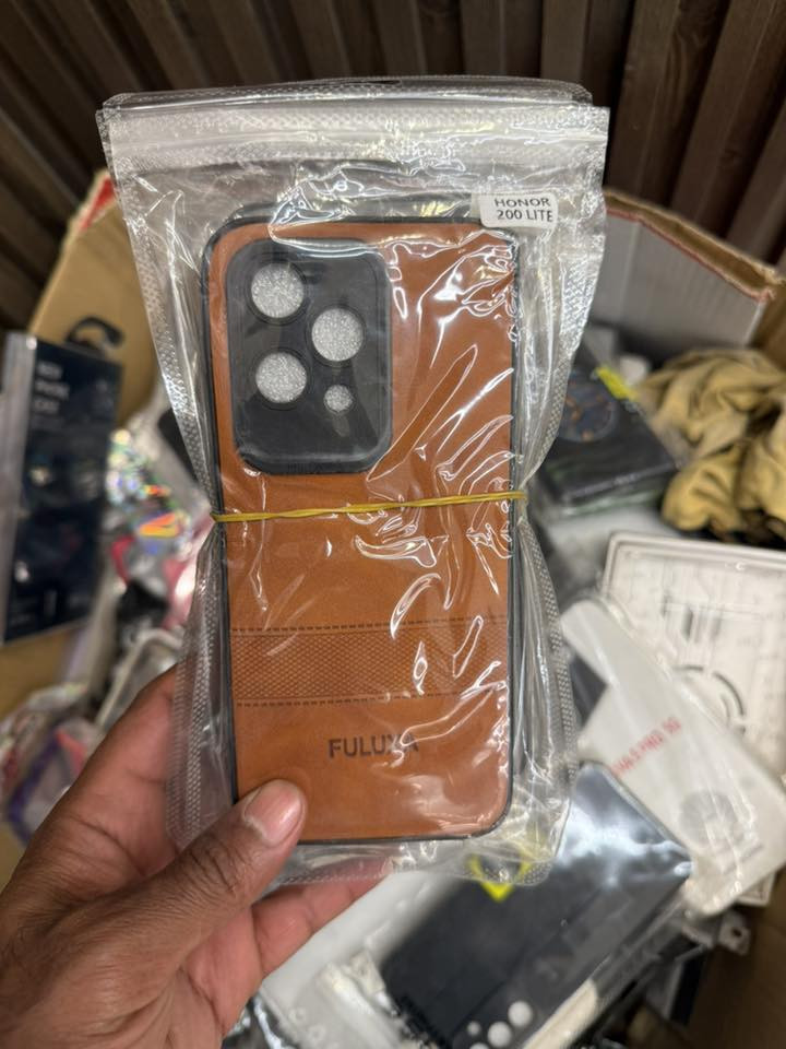 مجموعة كفرات منوعة
سامسونك وايفون وتكنو وهونر وانفنكس 
تقريبا من ٢٥٠ إلى ٣٠٠ كلها كفرات حديثة وحلوة 
السعر مناسب جدا  ١٠٠ الف فقط 
بغداد ابي غريب 
راسلني واتس اب وتدلل
***********
