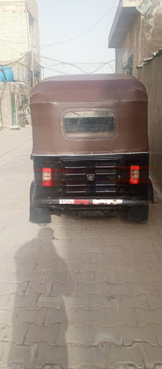 من رخصة صاحب كروب محترم سلام عليكم تكتك سوده 2019 شهر 12 مضلع كهربايات شغاله مكينه مكفوله من بكن ودخان وصوت مرتبه ومال شغل مابيه نواقص اوراق سبعه مصطفى شرط ترقيم سعره 4600 وبيه مجال لطيبين مكاني بغداد شعله رقم الهاتف *********** واسف على اطاله بغداد, العراق
