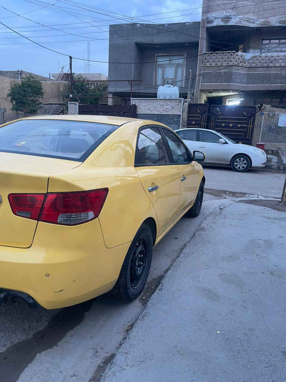 السلام عليكم كيه فورتي مديل 2010 وارد كوري سياره بصمه فتحه تحكم مري شفط تتفئه بل كشنلت فول مواصفات دوشمه تخم تاري محرك مكفول لف و600بيه طخه بل جاملغ الخلفي 
مكفوله من شاصي لغد حوض بدون دواخل 
رقم بغداد بسمي سعر 83 بكاني بغداد شعب ***********
