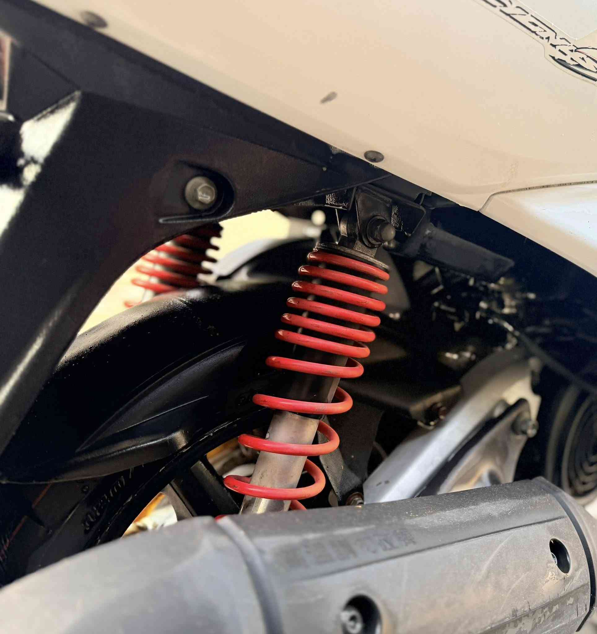 السلام عليكم للبيع سكنس فحل رمبة  كابريتر الدراجه حلوه و مابيه نقص مكينه ناعمه كلش شلعه معدل  كهربائيات كله شغاله  نكره سلف وهندر وصافيه الدرجه لا خربطه ولاشي ثاني مابيه اي نقص السعر900 وبيه مجال بسيط  مكاني بغداد الكرخ هـ***********
