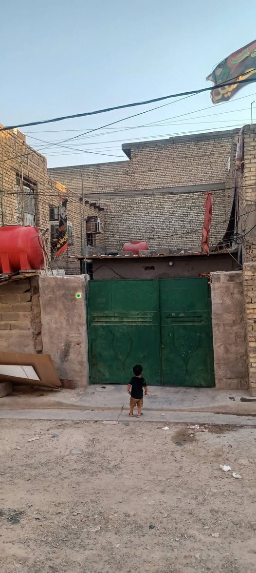 ​🏡 دار للبيع - طابو ملك صرف 🏡
العنوان: حي طارق شارع الوسط فرع حيدر المظمد
​📌 مواصفات العقار:
​المساحة: 84 متر مربع.
​نوع السند: طابو ملك صرف (سند جاهز للتسجيل).

​🚪 التقسيم الداخلي:
​غرف إستقبال (خطار).
​غرفة نوم.
​مطبخ.
​مجموعات صحية.
​💰 السعر:
​80 مليون دينار عراقي
​📞 للاتصال والاستفسار:
​للمزيد من المعلومات أو لتنسيق موعد لمعاينة البيت، يرجى التواصل مباشرة مع المالك على الرقم التالي:
📱 ***********

ادمن وافق يرحم والديك 🌹
