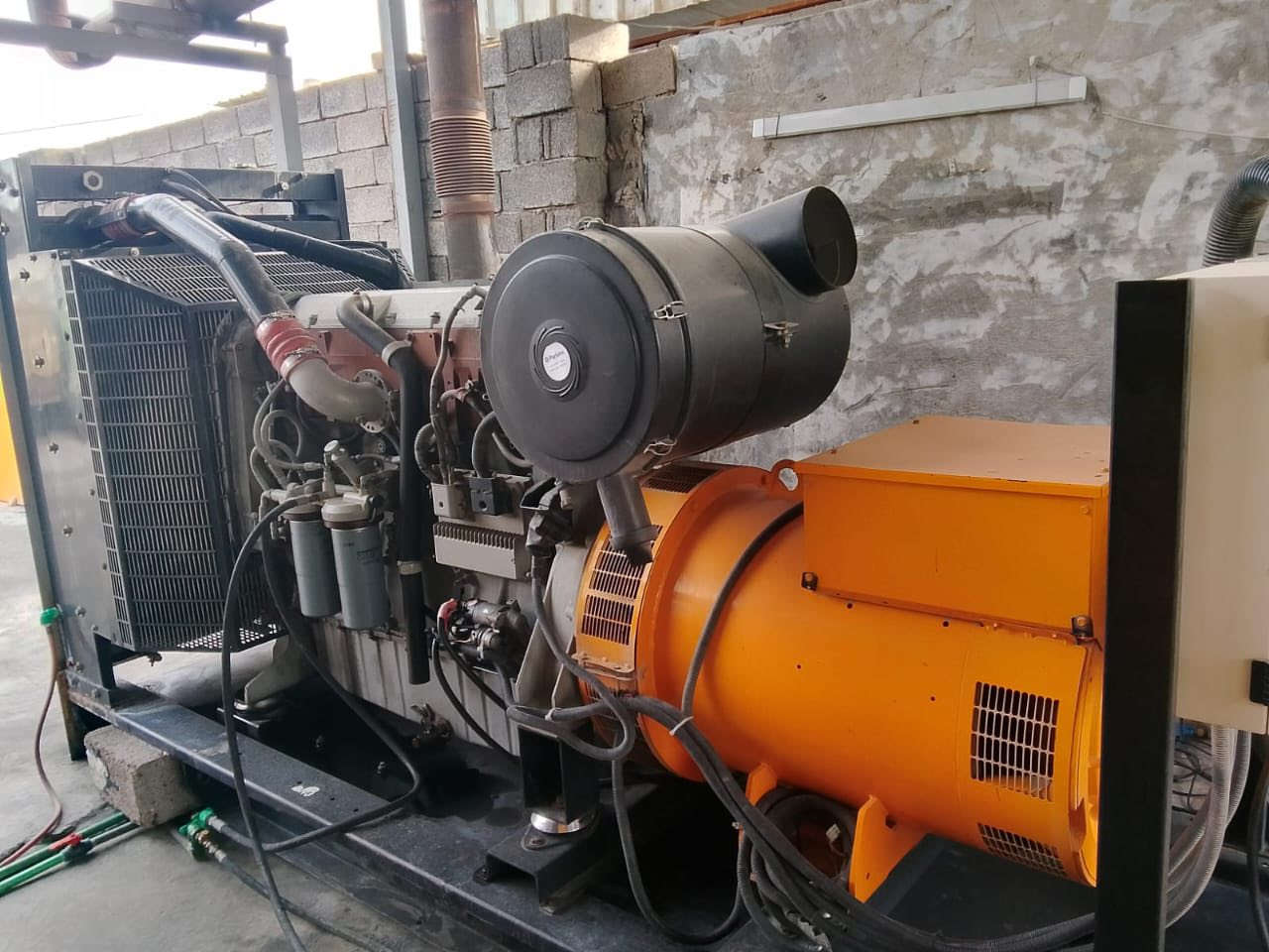 السلام عليكم بيركنز 2500 استندر عضمتهه حلوة توليدهه لوري سومر 500 كيفي مملعوب بي على حمل المولدة تجي تحملهه ساعة ساعتين بيهه تبخير المكينة عارضها ب190 وبيهه مجال مكانها البياع المعالف  ***********
