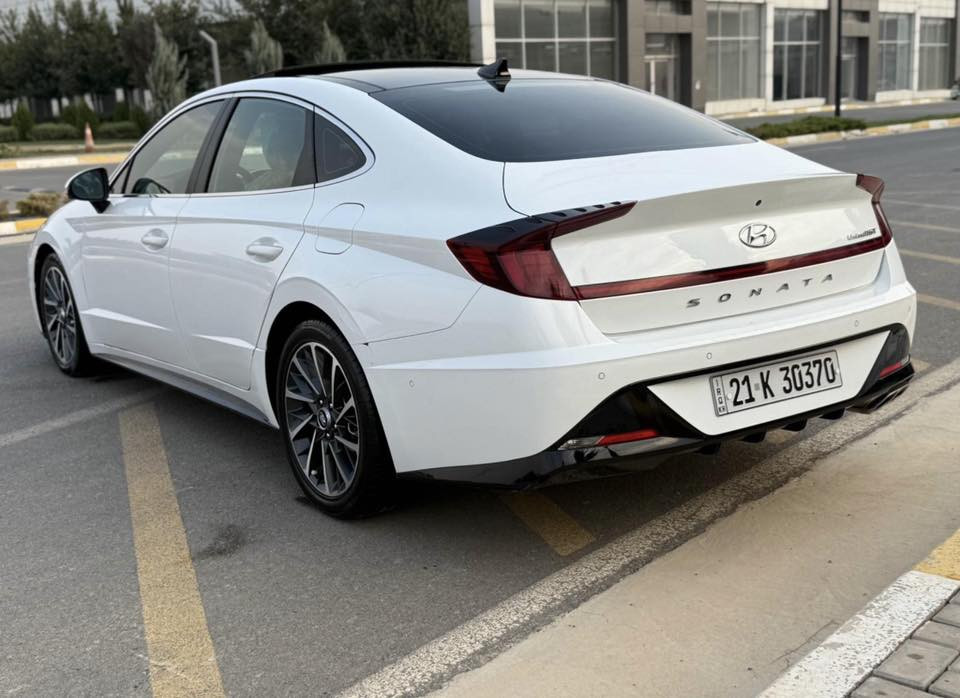 هيونداي سوناتا 2021 Limited — فول كامل وارد أمريكي ✨
• بانوراما كاملة  
• داخلية جلد فخمة  
• شاشة كبيرة + Apple CarPlay & Android Auto  
• عدادات ديجتال كاملة  
• نظام صوت Bose الأصلي  
• كامرات 360 + كاميرا خلفية  
• حساسات أمامية وخلفية  
• تشغيل بصمة + دخول ذكي  
• تشغيل عن بعد  
• تبريد وتسخين مقاعد  
• تسخين سكان  
• شاحن لاسلكي  
• مثبت سرعة ذكي (رادار)  
• Lane Assist  
• Blind Spot  
• Brake Assist  
• إضاءة LED كاملة  
• جنوط وكالة  
•السعر 170 وبيها مجال 

•للتواصل والاستفسار (***********)
