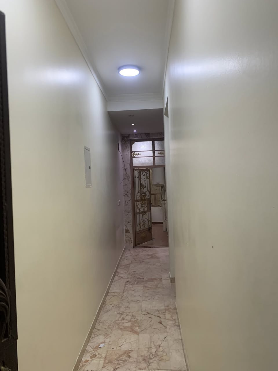 يسعد مسائكم بالخير والعافية بيت 🏡 للايجار ١٠٠م طابق ارضي يحتوي علا غرفه 😴 واستقبال ومطبخ وملحقاته للاستفسار مكتب الشمس 🌞 للعقار ***********
