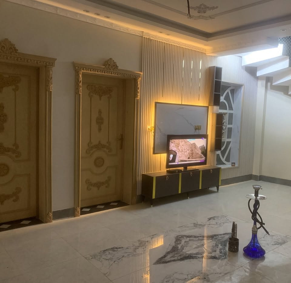 دار في النجف الاشرف يبعد عن مرقد الامام علي 
10دقايق بالسياره ويبعد 70متر عن شارع الزوار ( شارع الجنه ) 
دار للبيع 200 متر حي الميلاد طابقين 5 غرف نوم بناء حديث سنة 2024درجه أولى مطلوب اسكان 56 مليون
القسط الشهري للقرض 280 الف 
موقع مميز شارع 20 تجاري 
قريب شارع كربلاء خلف مشتل الزاملي 
للأستفسار الأتصال على الرقم 
***********
