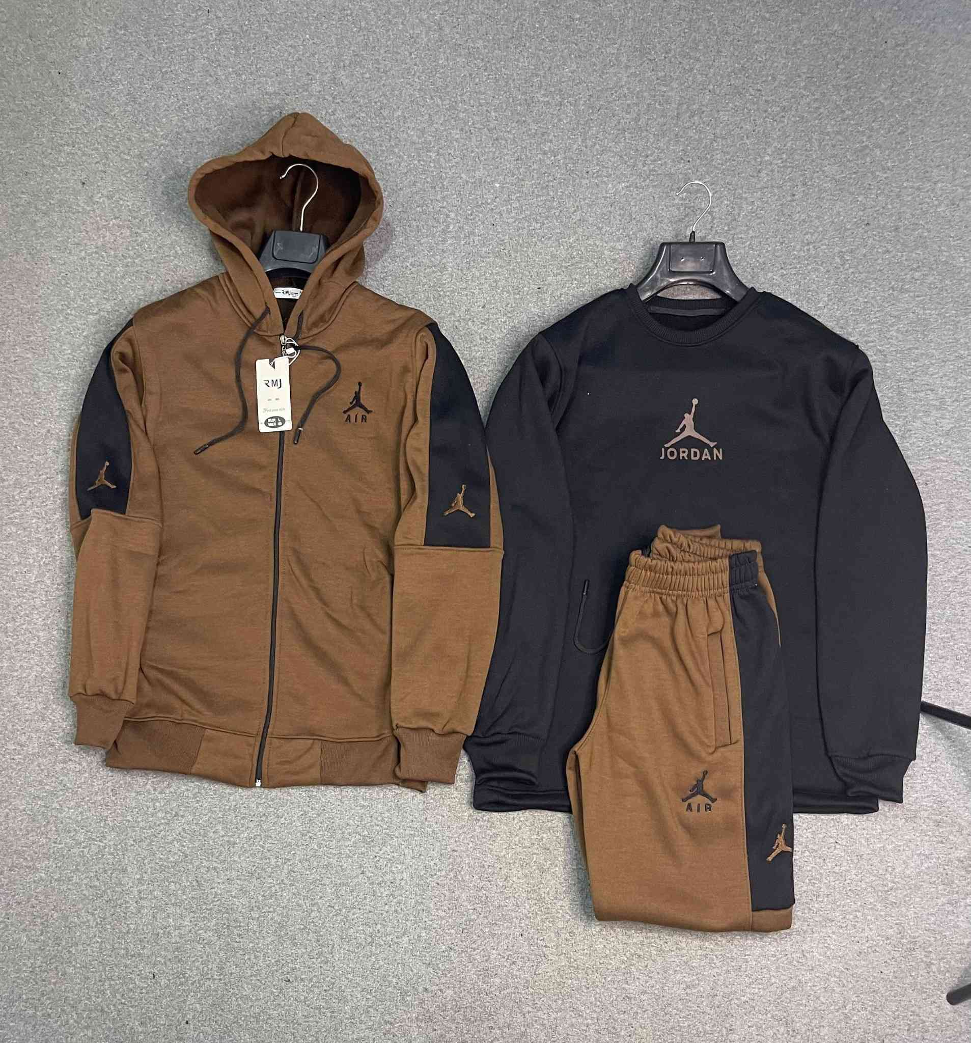 عروض تصفيه. الموسم.  لحكو✅
تراك..  بجامه. +. سويتر.سحاب +. بدي. قطن 
السعر. 15.الف. تراكين. 25.الف.
قياس.m.l.xl xxl xxxl

 توصيل  متوفر جميع محافضات. 🛵🚘🚚

عنوان /. بابل /. المسيب.
سده الهنديه
تقاطع. الفراشه.
مجاور ميثم الكدساوي للمواد الاحتياطيه 
طابق.الارضي.  محلات العائلة الرياضية
    اهلا وسهلا بكم👋👋👋👋❤️

                              
رابط. تلكرام.   
https://t.me/+mFPf3RcCPSIwZTdi
     
                                        للحجز مراسلة الصفحة.

 🥇🏆

وات ساب.   ***********.    ياسر. السيد. 
وات ساب.  ***********. علي. ورد
