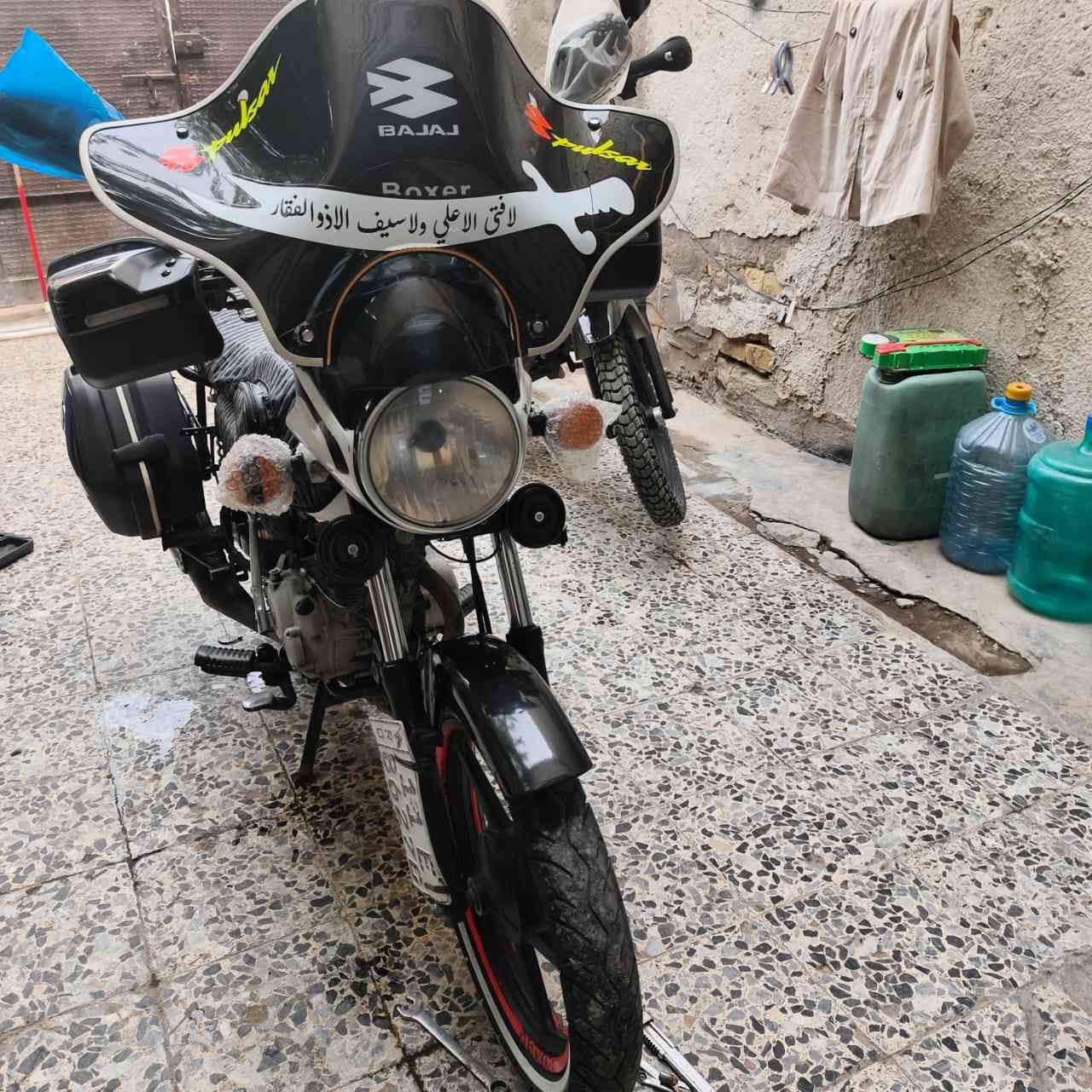 سلام عليكم شباب بوكسر موديل 22 رقم بغداد انكليزي ماشية 51 الف مجمبزة الاضافات وياها كلشي مافتح 
مكاني بغداد الشعب رقمي:*********** متوفر واتس السعر 2 مليون وبيها مجال حك لجية
