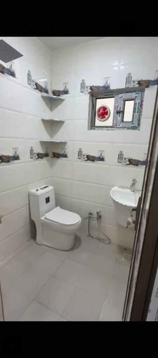 بسم الله الرحمن الرحيم
توكلنا على الله
مساحة ٨٠ متر 
٤/٢٠
بناء ٢٠٢٥
الطابق الأرضي يحتوي على طررمه خدمات خارجيه صاله مطبخ خدمات غرفه نوم منور
الطابق الثاني يحتوي على غرفتين نوم خدمات بالكون
الطابق الثالث بيتونه سطح
الموقع الامين فلكه المشجره قرب جامع الرسول قريب على القناه
البيت زيرو تسليم مفتاح
طابو صرف
للاستفسار الاتصال
***********
وتساب خاص
