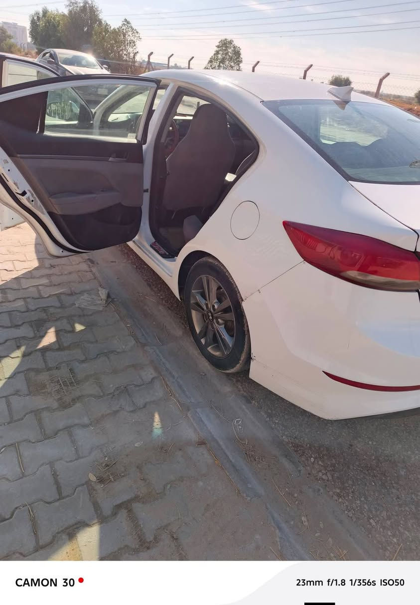 سلام عليكم عندي هاي الحلوه موديل ١٧امريكي اريد ابيعهه او مراوس هاذ رقمي ***********
