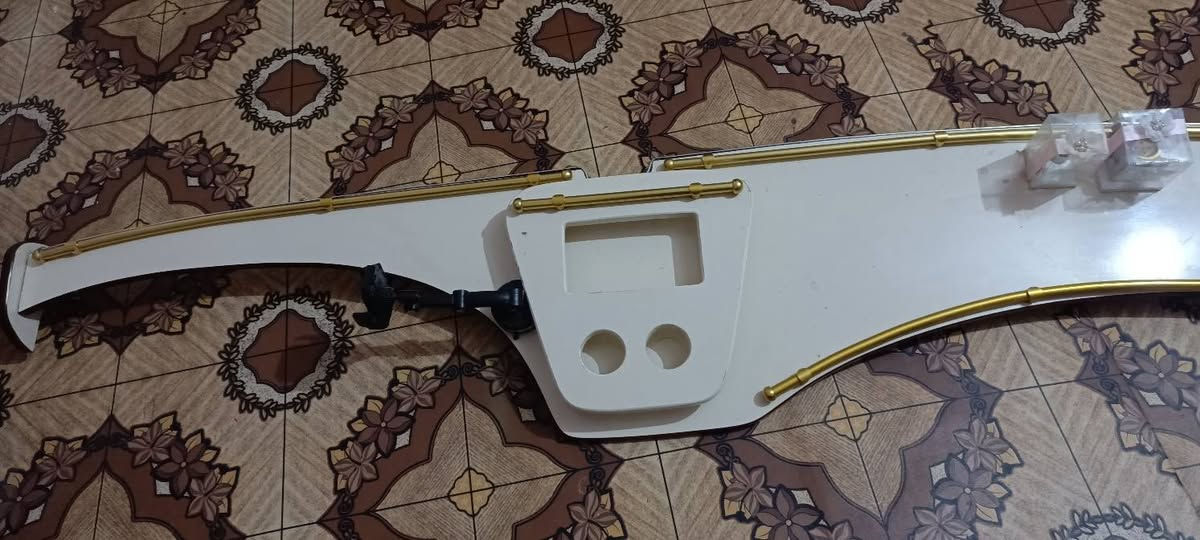 السلام عليكم للبيع ميز دشبول اكتروس نظيف للاستفسار ***********
