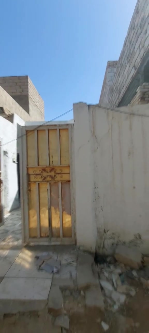 بيت للبيع مساحه 100 متر كما موضح بالفيديو طابو زراعي سند 25 العنوان طويريج الحولي خلف قاعة القصر الابيض السعر 26 للأستفسار 
مراجعة مكتب الضامن للعقار العنوان طويريج بداية شارع 40 مقابل مدرسة أمل الأجيال الأهليه
***********
***********
