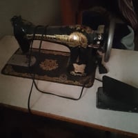 مكينة خياطة • للبيع