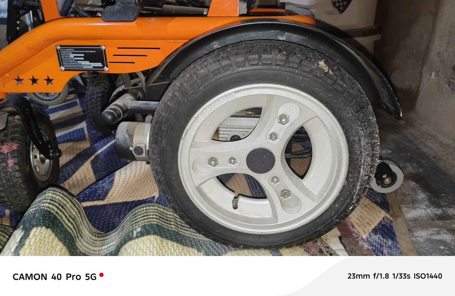 السلام عليكم عدي هاي العربانه للبيع عربانه جديده ما ماشيه بس لين محتاج فلوس اريد ابيعها واني رجال معوق وشتريتها وماكدر اطلع بيها ومستعجل عل بيعتا مكاني جكوك اي استفسار هاذ رقمي***********
