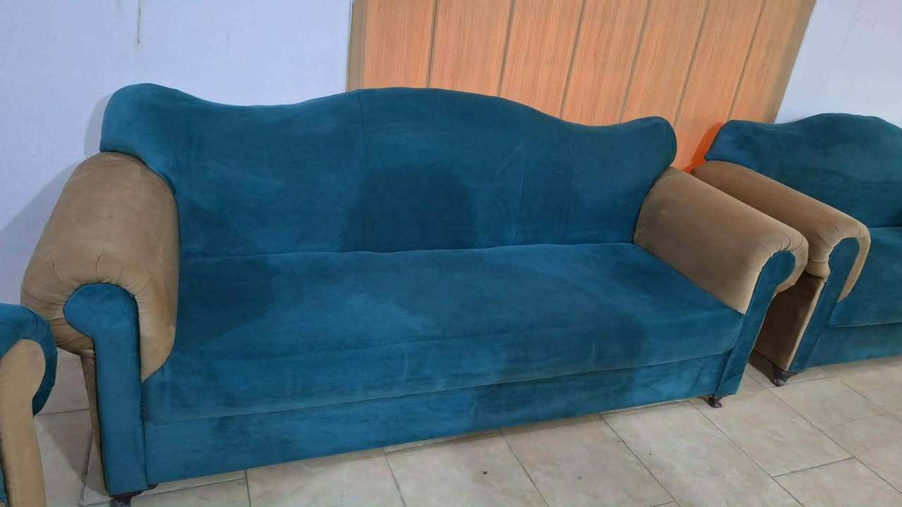 تخم تسكام نظيف وكل ضرر مابي ١٢مقعد ب٢٥٠ عنوان حله شارع ضغط حي ضباط
الحلة حي الضباط شارع الضغط العالي 
***********
