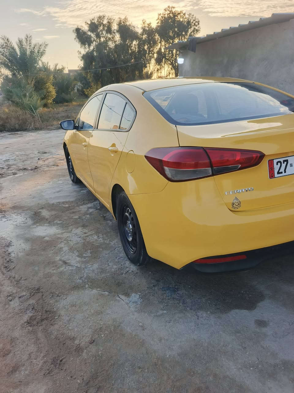 سلام عليكم سيراتو البيع موديل 2017بيه طخه جوه قبق البانزين والباقي مكفول كير ومكينه وتخم تاير وحداديه مكفول رقم جديد ذيقار ***********
