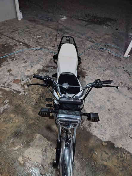 سلام عليكم دراجه سيفان ٢٥ كفاله عامه ماناقصها كلشي شغاله الدراجه تخبل كلشي شغال بيها مكينه ٢٠٠ سوده صلنصه بلاديه مالتها سوده سويجات ثنين بصمات ثنين تشغيل عن بعد سعرها ٨٢٥ وبيها مجال للطيبين الرقم *********** العنوان ديالى الخالص
