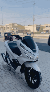 السلام عليكم
بيع مستعجل pcx  جيل ثالث وارد كوري قبل شهر منزلها من مجمع الطيف وارد كوري كوري كفالة عامة ماعدا الكفرات بيها شخوط بسيطة ماشية 16 الف بيها تدفئة يدات تخبل مابيها اي نقص الشراي يتواصل وياي على

واتس : ***********
