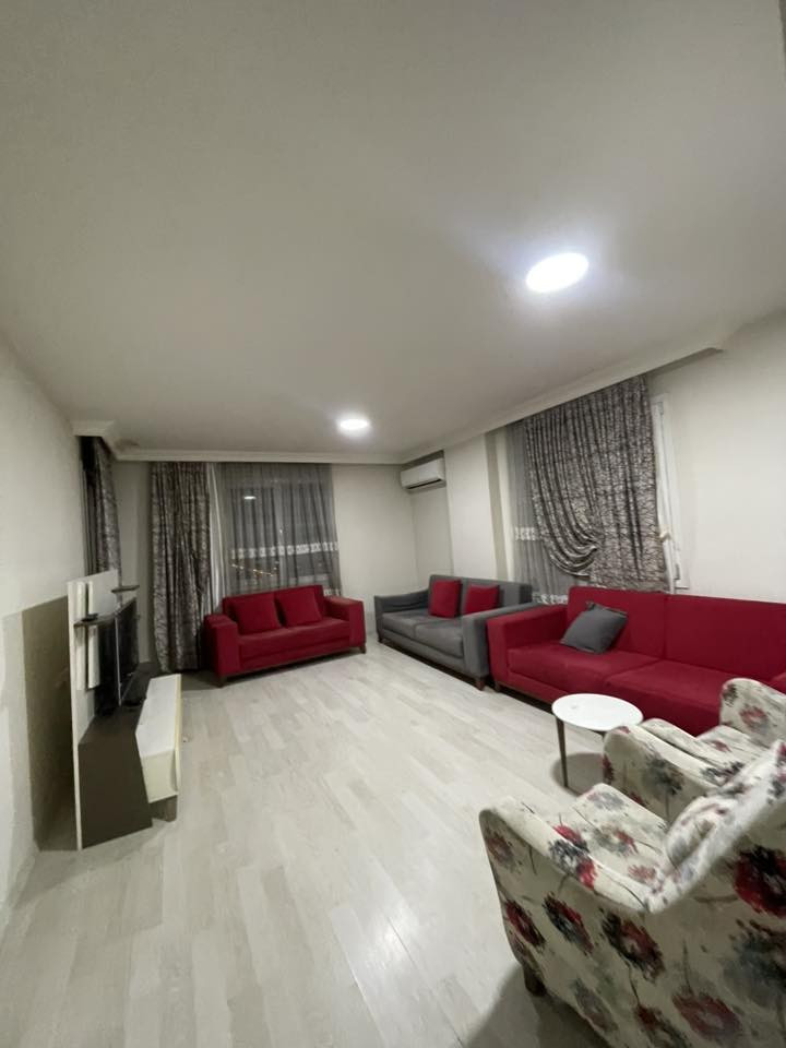 ‎شقة للإيجار – مؤثثة بالكامل
‎📍 الموقع: طريق كسنازان – بالقرب من مدينة ألعاب مجد لاند

‎✨ المواصفات:
‎• شقة مؤثثة بالكامل وجاهزة للسكن
‎• تحتوي على 2 غرفة نوم واسعة
‎📞 للاتصال والاستفسار: ***********
