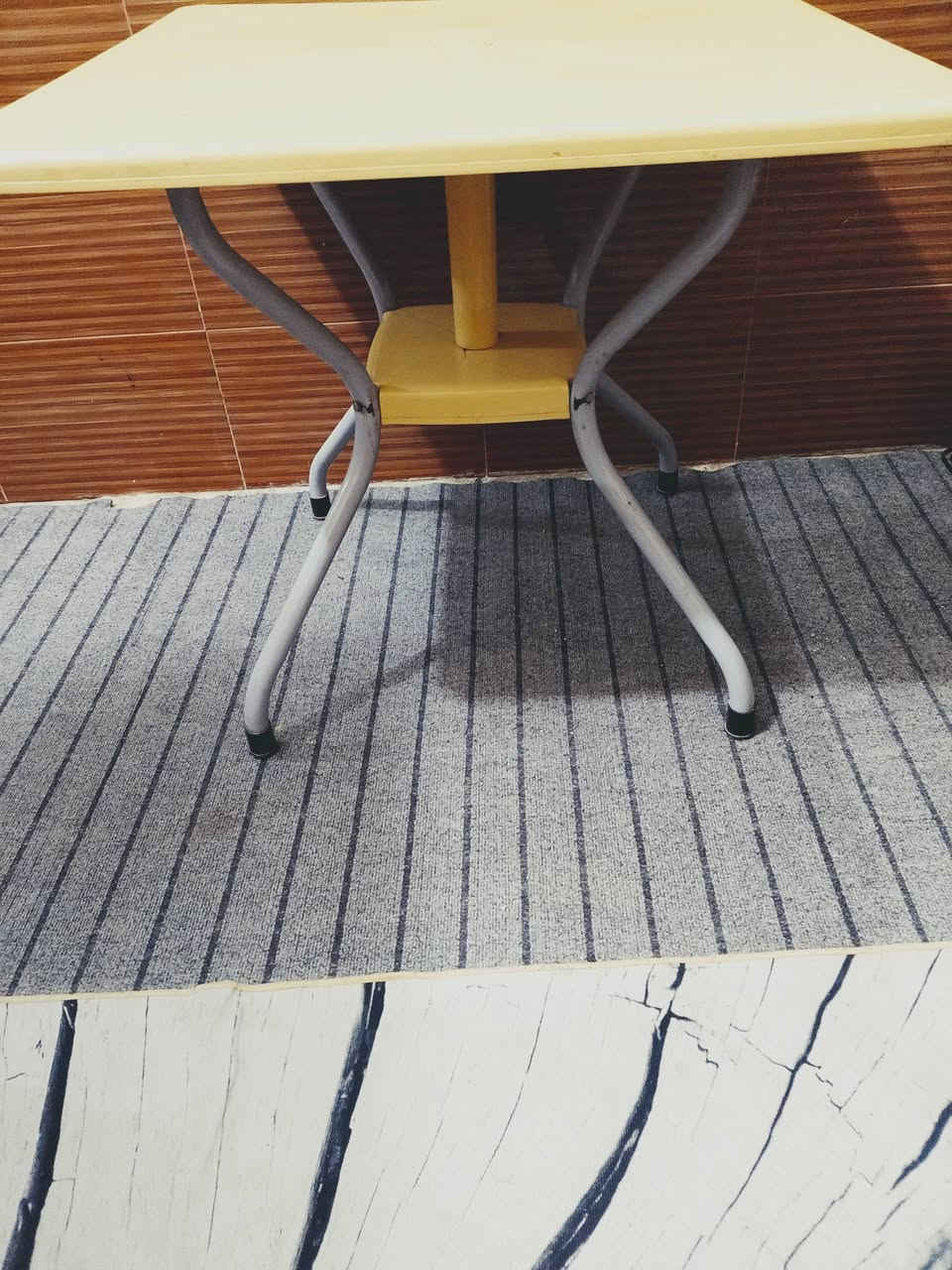 ميز طعام كلش نضيف اي ضرر مابي سعر 20الف قفل العنوان كربلاء للتواصل على الرقم ***********
