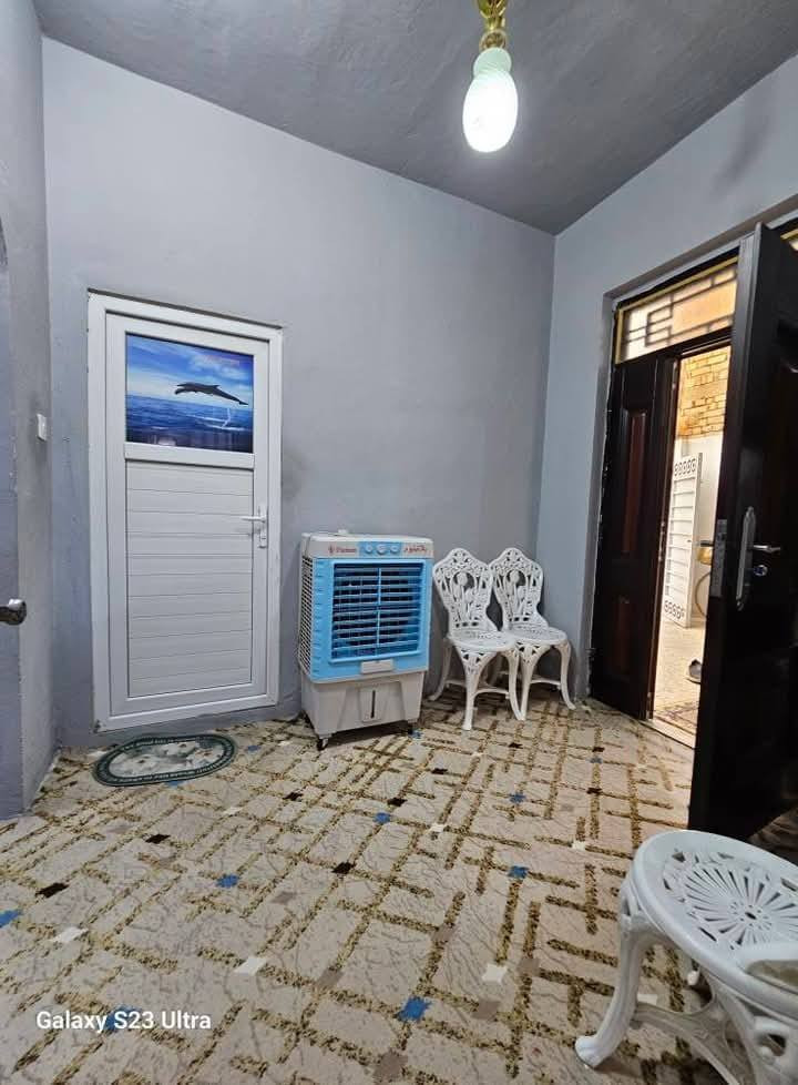 120م للبيع حي الجامعة مربع 12*10 طابق ونص سعر 195 مليون مع مجال ***********
