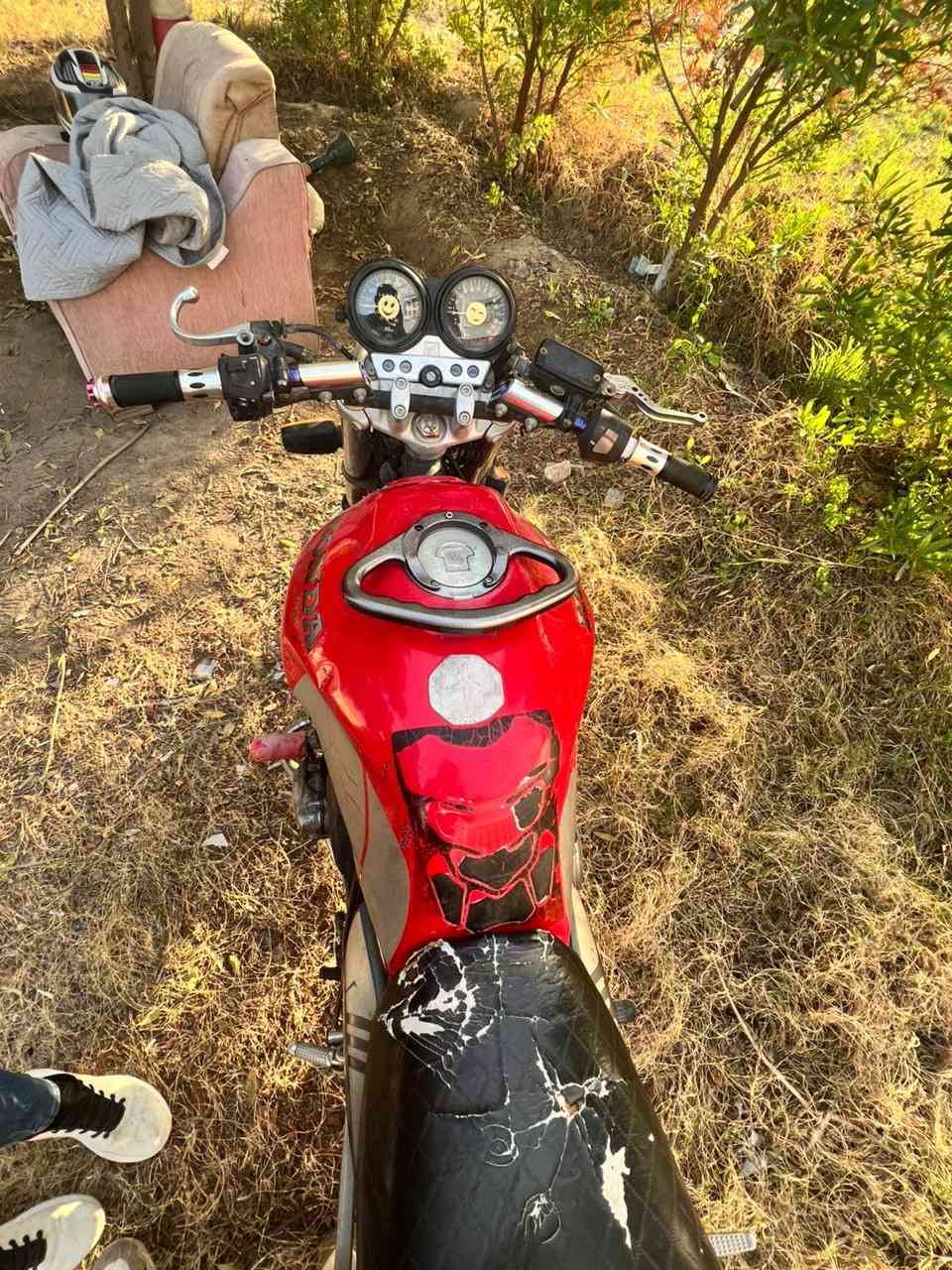 سيبي 4 موديل 99 اوراق كامل حته رقم الحاويه الجايه بيهة دراجة محرك خير من الله نقصهة كلوبات اشاير فقط وذا انته تحب الترتيب ستكرات وتريتيبات عل تانكي ترايك للبصره شرط 180 
 سعر 1.500مليون وخمسمية الف وبيهة مجال 
تواصل على الخط او واتساب 
***********
