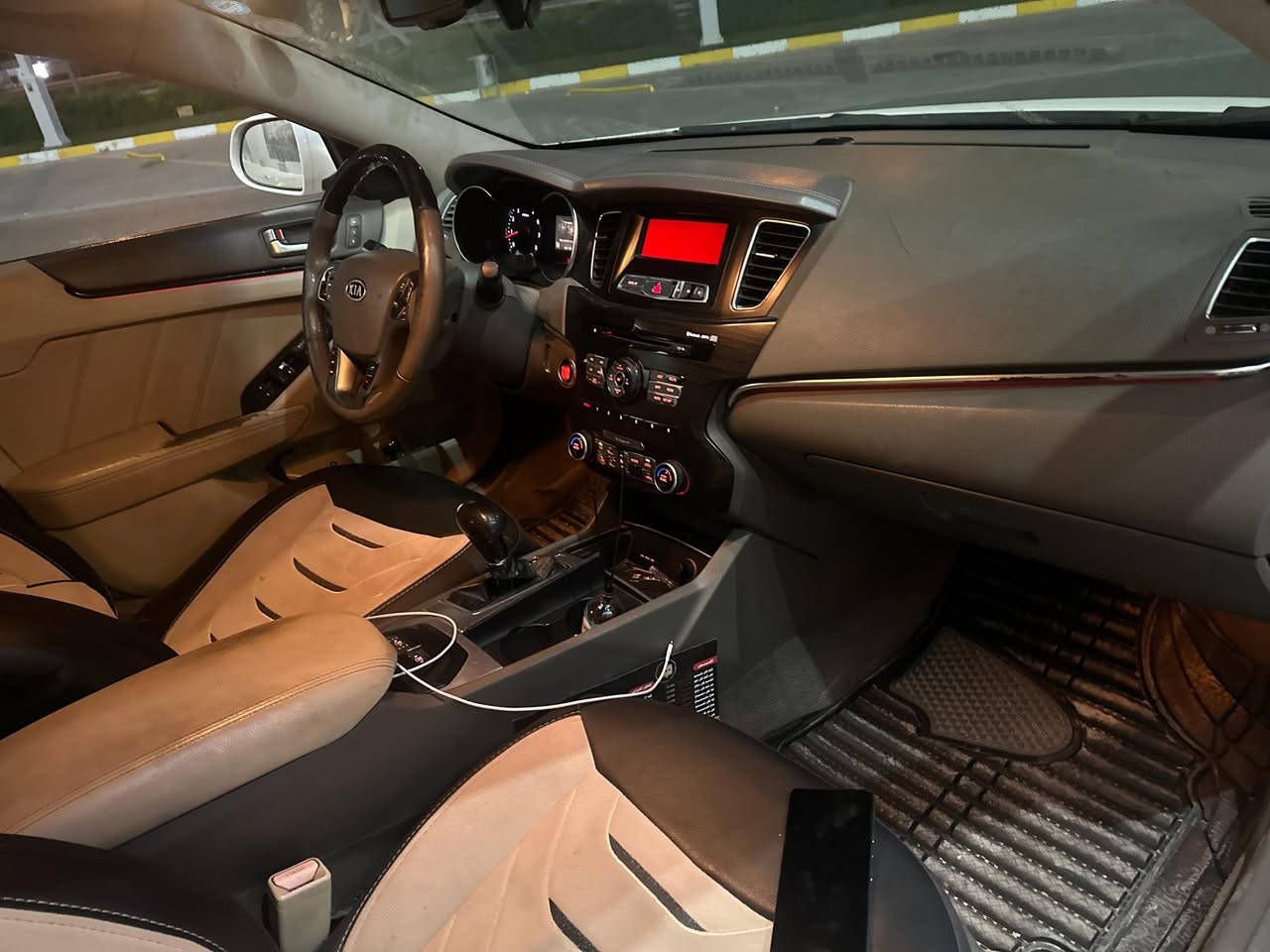 سلام وعليكم 
كيا كادينزا 2012 السيارة فول 
تدفئة بالكشنات
معروفة مواصفات الكادينزا
سيارة خير من الله 
مكينة بس كازكيت
صدر يرادلة ترتيب 
هاي صورهة وسونر
السعر 110 وبيهة مجال
عنوان الغزالية او ابو غريب
اتصل عل رقم وتدلل 
0776 247 6924‬
