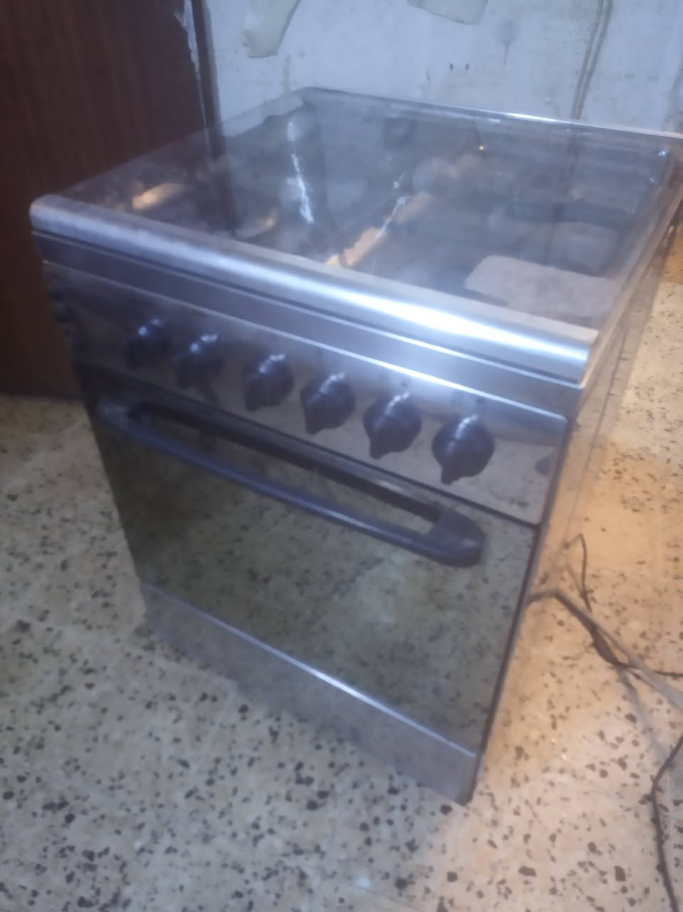 طباخ مصري كامل مع منظم صوندا وكاونتر قطعه واحده مابيهم اضرار مكاني سيديه ***********
