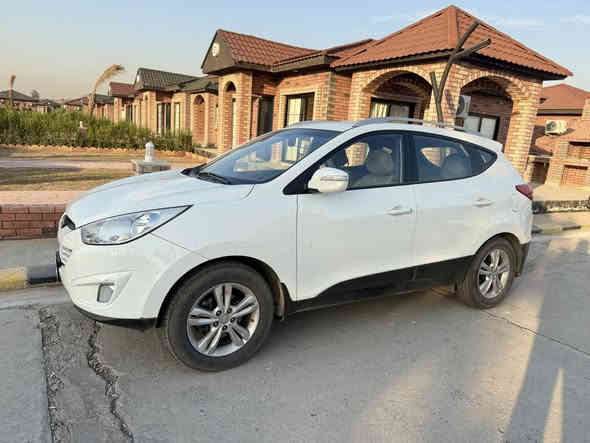 توسان موديل 2014  
ماشية ٩٠ الف تقريباً 
محرك ٢٠ دوش
 كير مكينة كلو مكفول ونظيف 
ما بيها ضرر بس قبغ صندوق مطخوخ ومصلح غيرها ما بيها لا بارد ولا حار 
استخدام بس داخل موصل
الرقم جديد وصاحب السيارة موجود 
بيها شاشة سمارت جديدة وكاميرا و تبريد تدفئة كلو فول 
يعني من الاخير سيارة تاخذها تدعيلي دنيا واخرة 
للحناي والبياع شراي 
للتواصل ***********
