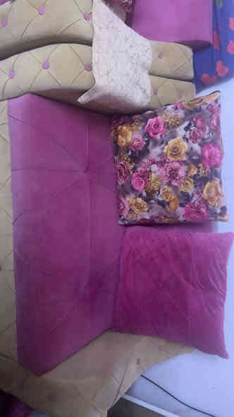 تخم. 7مقاعد  تركي.
السريرمع الدوشك والمخاد  ثنينهم  185  مكان بغداد  الامنين  للتواصل راسلو واتساب ***********
