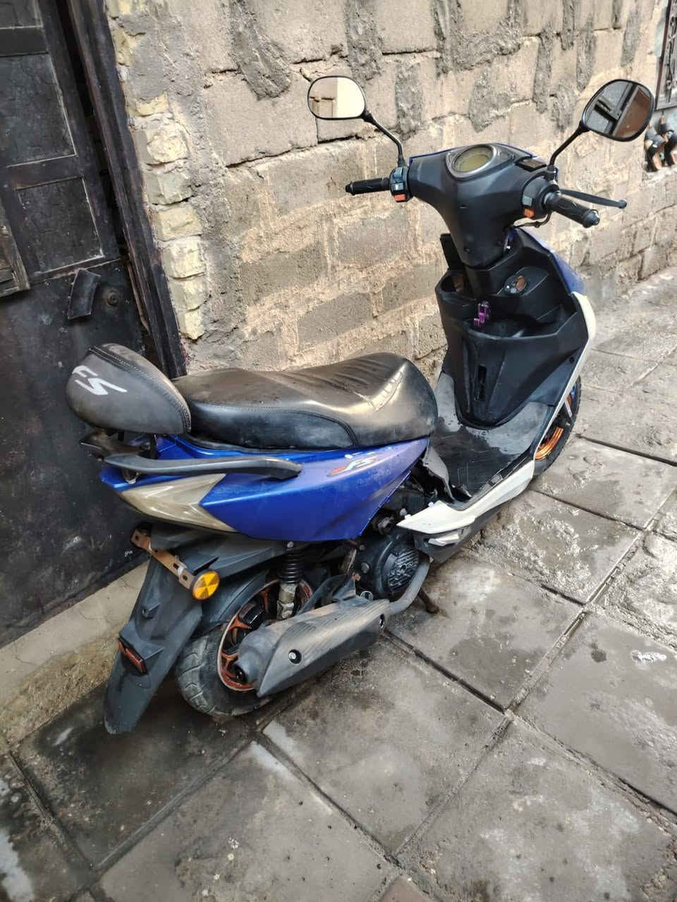 دراجة fs صيني دراجه حلوه وخير من الله شغاله ما بيها كل نقص فقط الكهربائيات ما تشتغل
سعر 250 وبيها مجال للشراي
***********
