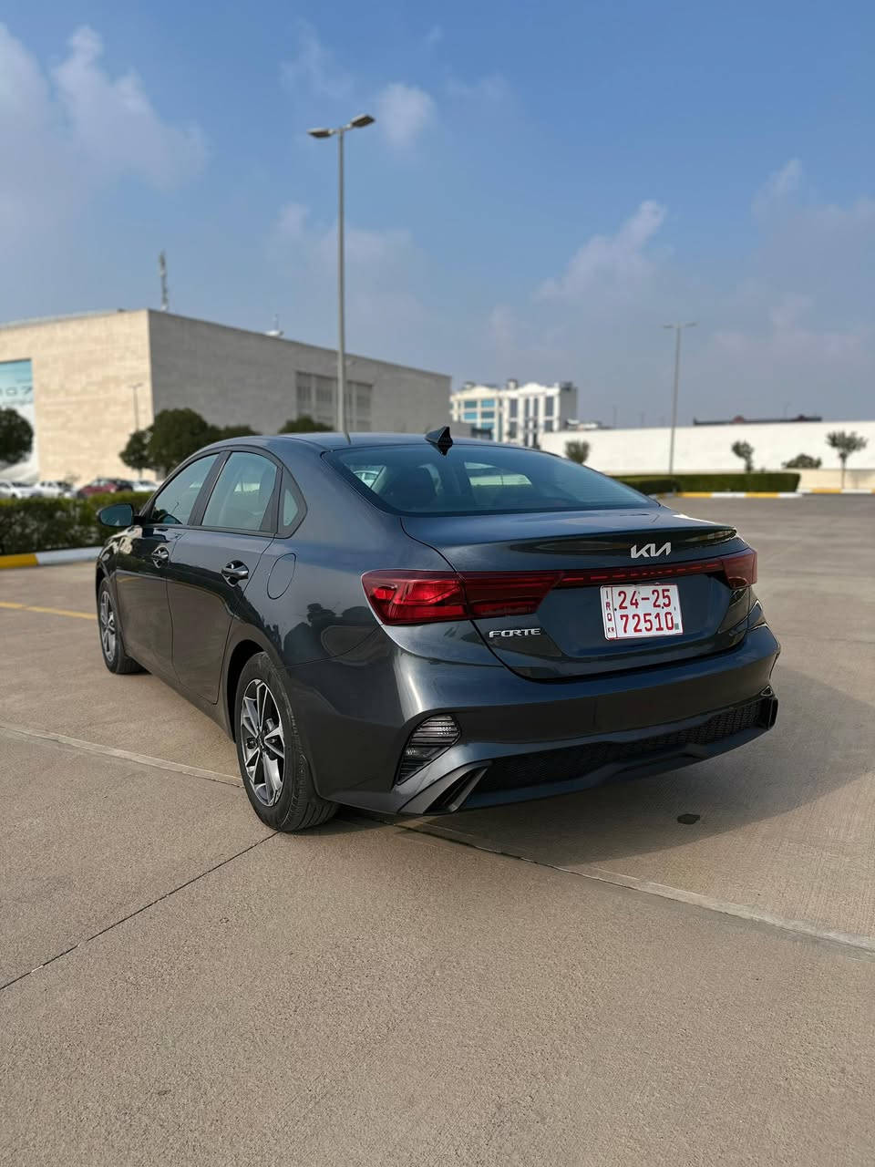 ا كيا فورتي 2023
دخول جديد
مكينه 2000 دوش المرغوب
ويل كب
شاشه وكاميرا وشاشة عطلات كبيره 
رادارات وتحديد مسار قياده ذاتيه
مرايه كهرباء وبوصله 
الضرر قطعه وحده بدون دواخل بدون ايرباكات 
السياره كاتي فحص وهزه كامل بس تروح تشد لوحات 
السعر 141 مجال بسيط 
ملاحضه حجر بيئه رادار كله شرط 
***********
