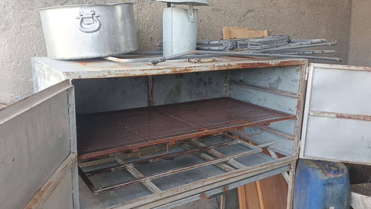 السلام عليكم 
متوفر للبيع  صوبه غازيه عموديه 
وشوايه الارتفاع متر ونص العرض مترين  التواصل والاستفسار  الاتصال *********** 

ادمن وافق
